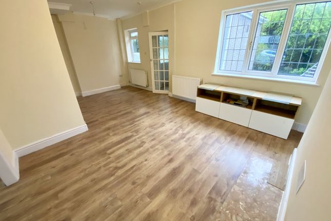 31, Parry Road, Swansea photo 3