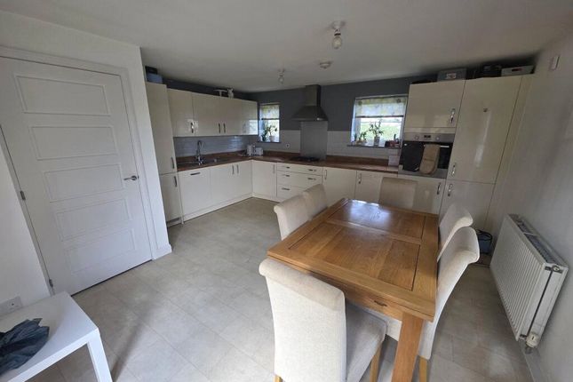 4, Columbus Close, Somerset photo 2