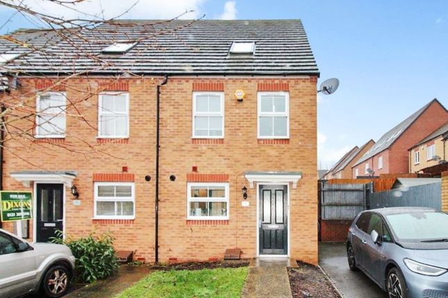 Town house for sale in Cascade Way, Dudley