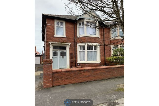 2-bed flat on Chatsworth Road, Lytham St. Annes, £875/mo