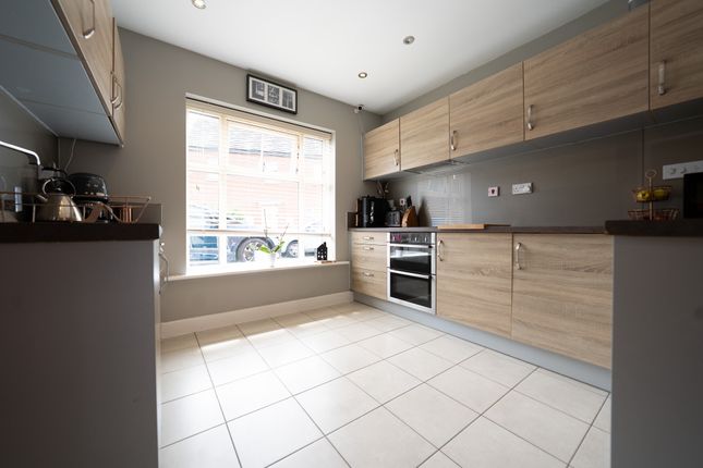 16 Henson Close, Leicester photo 4