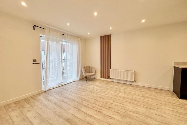 5 Yarnold Court, Campion Square, Dunton Green photo 3