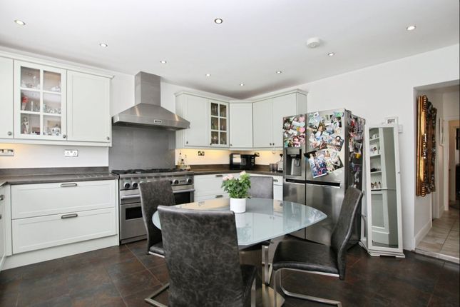 61 Halifax Road, Enfield photo 3