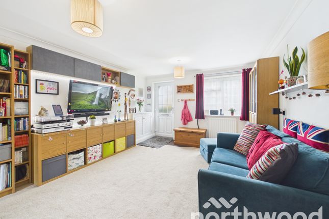 28, Reedmace Close, Ashford photo 3