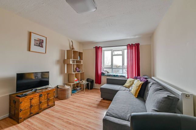 Flat for sale in Smallwood Road, Tooting Broadway, London