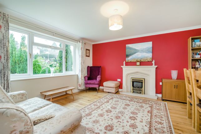 The Oaklands, Llandevaud, Newport photo 3
