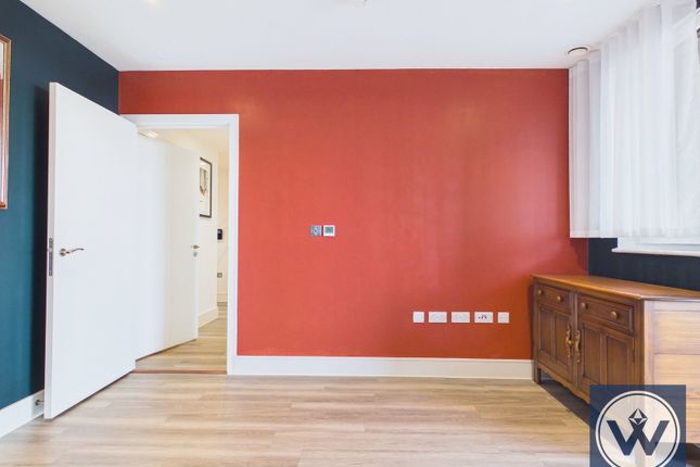 21 Ashwell House,Healum Avenue, Southall photo 3