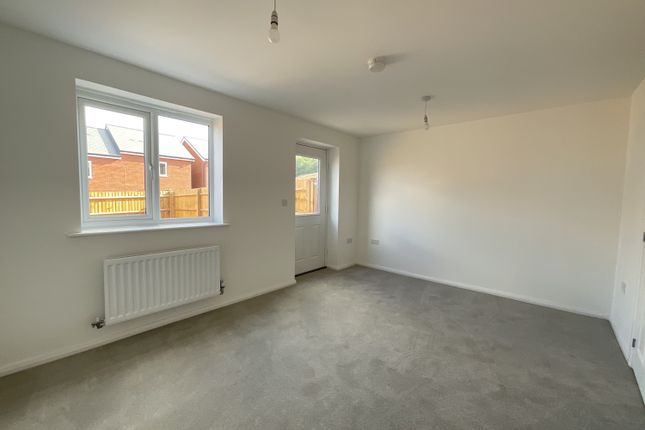 143, Rose Way Edwalton, Nottingham photo 3