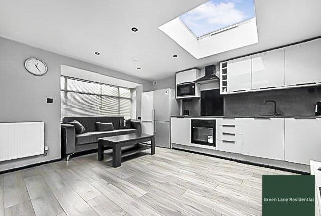 17, Lewis Road, Mitcham photo 3