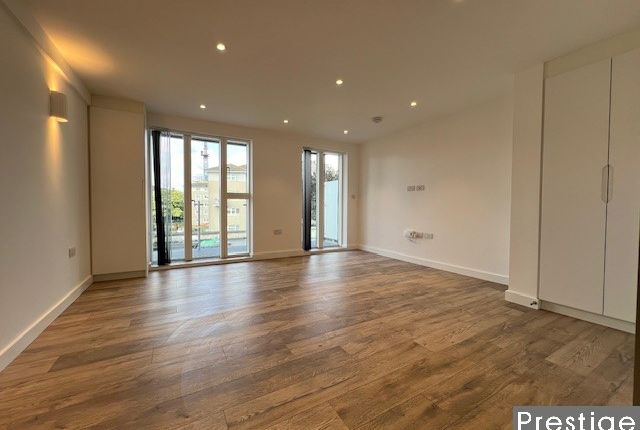 3, 77, Brent Street, London photo 2