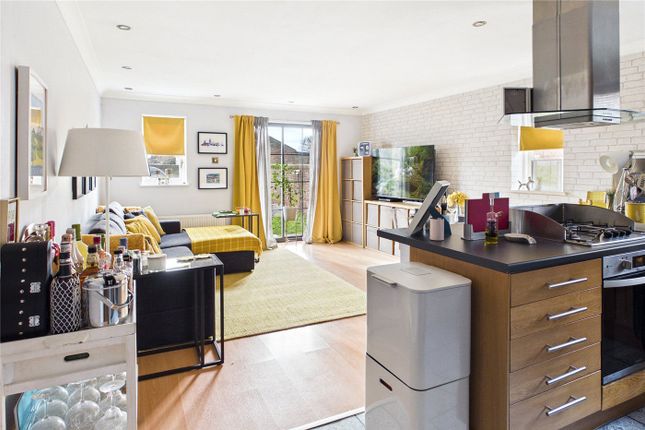 2-bed house on 9, Byron Close, London, £500,000