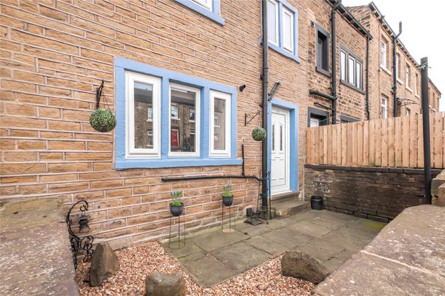 303, Blackmoorfoot Road, Huddersfield photo 4