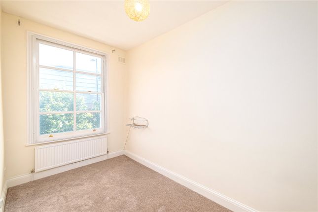 Flat F, 373, Camden Road, London photo 3