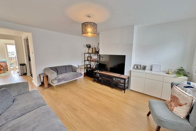 43, Farmlea Road, Portsmouth photo 3