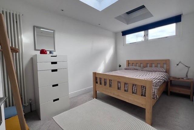 Thumbnail Flat to rent in Whitwell Road, Southsea
