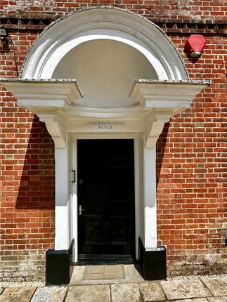 Londesborough House,, High Street, Hampshire photo 4