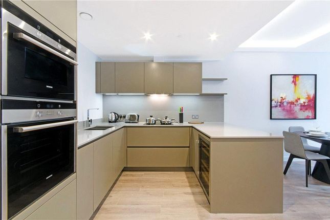 Flat to rent in Cashmere House, Leman Street, Aldgate, London