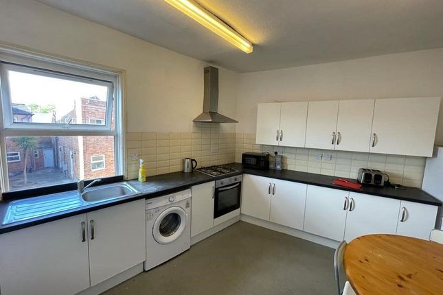 Flat to rent in Braunstone Gate, Leicester