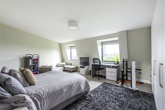 3-bed flat on Flat 24, Buckingham House East,, Buckingham Parade, Stanmore, £499,950