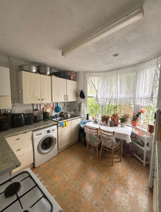 1-bed flat on Charlemont Road, London, £256,000