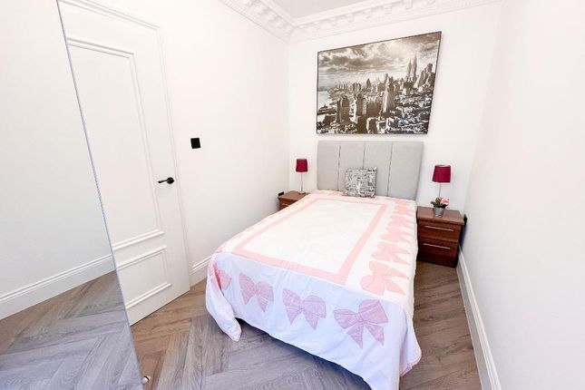 Flat 2, 25, Scrubs Lane, London photo 2