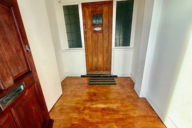 21, Westpole Avenue, Cockfosters photo 2