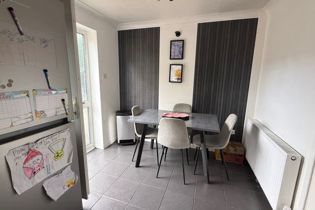 32, Harewood Grove, ROTHERHAM photo 5
