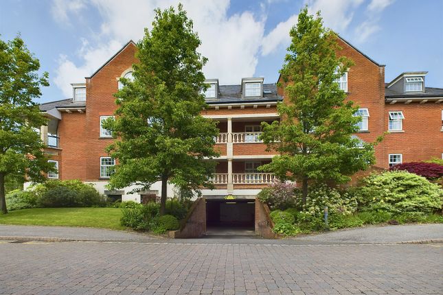 Thumbnail Flat for sale in Potters Place, Horsham