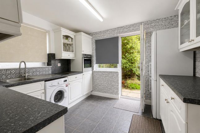 328, Roundhills, Waltham Abbey photo 4