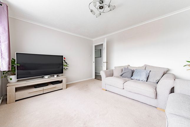 8, Tunstall Drive, Lowestoft photo 3