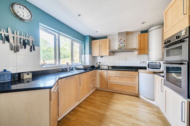 5, Chawton End Close, Alton photo 4