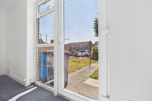 59 Grasby Road, Hull photo 4