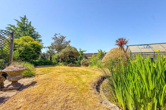 17, Greenway Crescent, Taunton photo 4