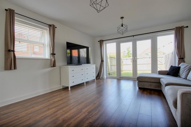 31, Paradise Drive, Woodmansey, Beverley photo 4