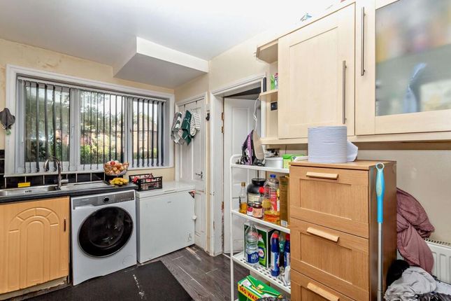 102, Amberton Road, Leeds photo 4