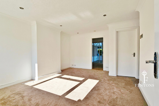 11, Woodford Close, Great Clacton photo 5