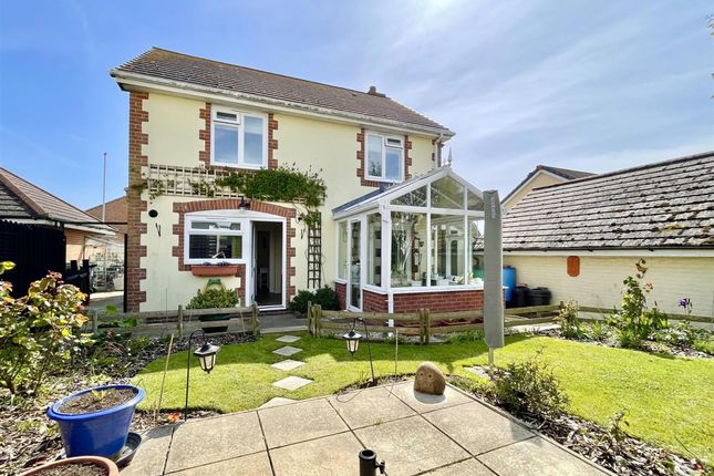 4 Heron Close, Weymouth photo 3