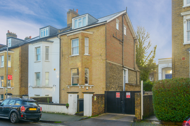 Thumbnail Flat to rent in Elsynge Road, Battersea &amp; Clapham
