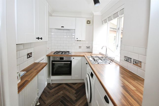 8 Butchers Row, Polehampton Close, Twyford photo 3