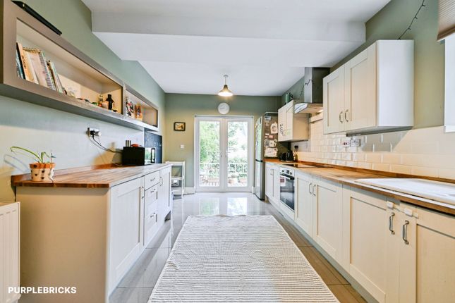 14, Devon Drive, Carrington, Nottingham photo 4