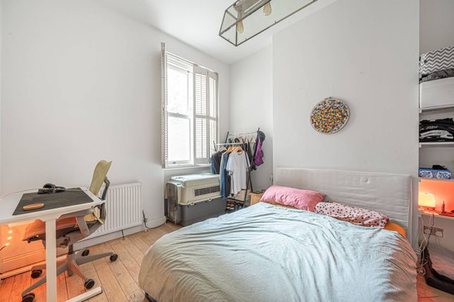 Flat for sale in Gengall Road, Queen's Park, London
