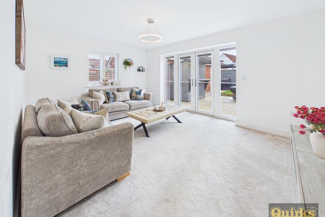 Hughes Crescent, Wickford photo 4