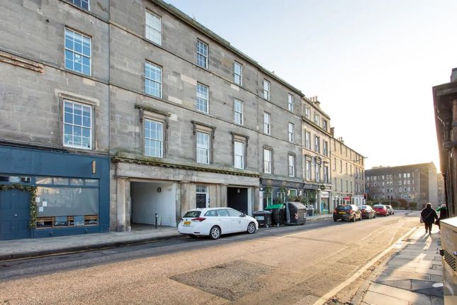 Flat to rent in Hamilton Place, Stockbridge, Edinburgh