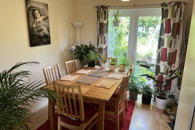 24, Goldthorpe Gardens, Reading photo 4