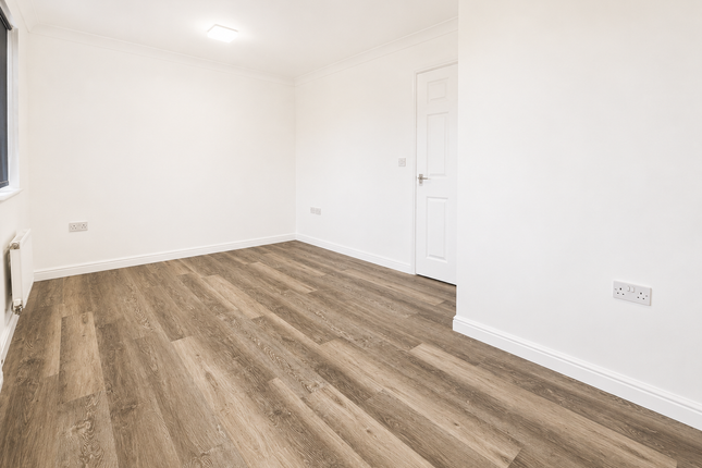 19, Brendon Court, Colchester photo 3
