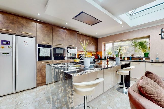 35, Woodhill Crescent, Harrow photo 4