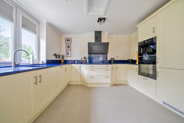 21, Grove Orchard, Highworth, Swindon photo 3