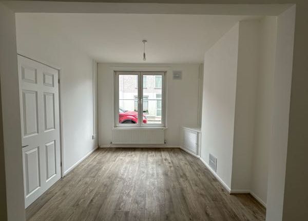 122 Arail Street, Abertillery photo 3