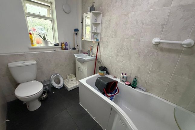 61,, Cleeve Road, Birmingham photo 5