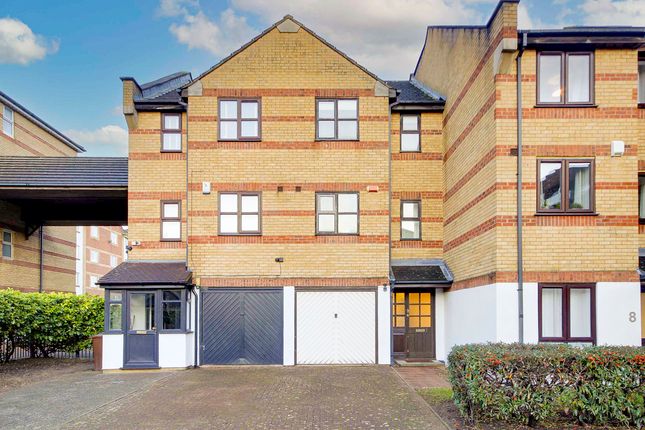 Town house for sale in Transom Close, London
